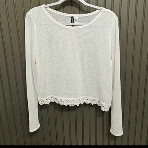 Lightweight Cropped Lace Trim Top